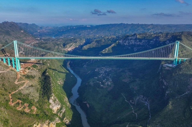 В Китае открыли самый высокий мост в мире