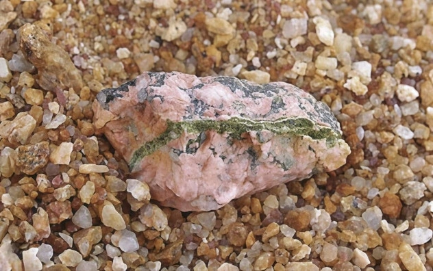 Бактерии из земных пустынь оказались способны жить в лунном и марсианском грунте